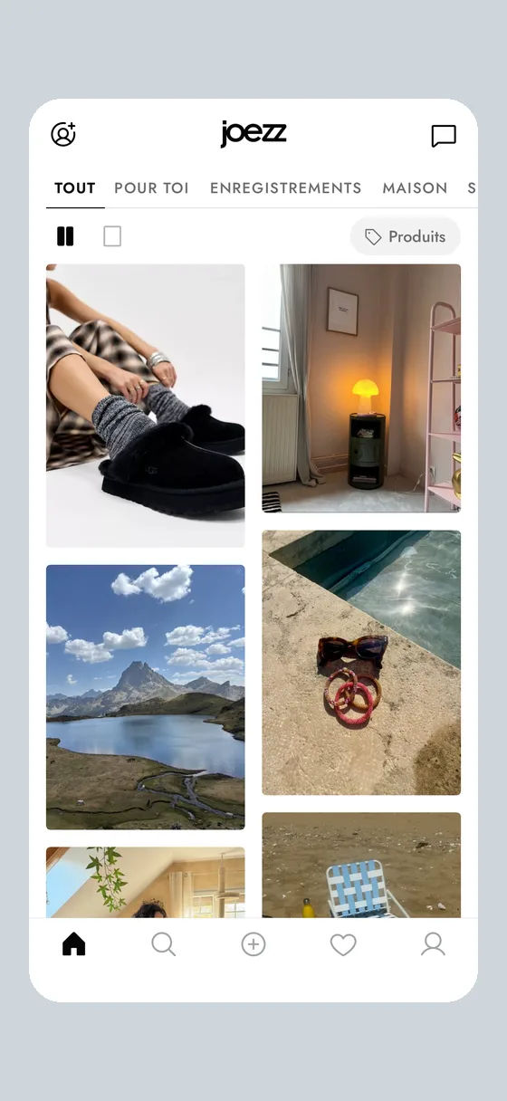 Le fil de joezz : une grille de publications de joezzeuses — des chaussons, une lampe champignon, un lac de montagne, des lunettes de soleil au bord de l'eau — sous les onglets Tout, Pour toi, Enregistrements et Maison.