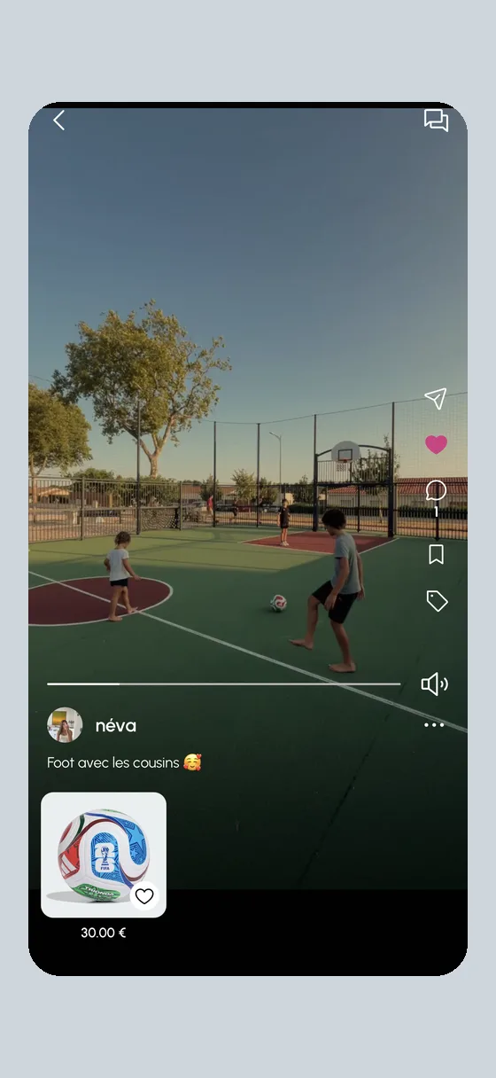 Une vidéo publiée par néva, « Foot avec les cousins » : des enfants jouent au ballon sur un city-stade au coucher du soleil. Le ballon est taggué sous la vidéo, à 30 €.